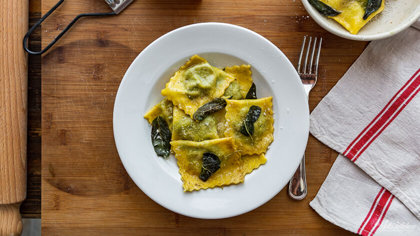 https://www.amexessentials.com/wp-content/uploads/2019/04/food-blogger-ravioli-420x236@2x.jpg